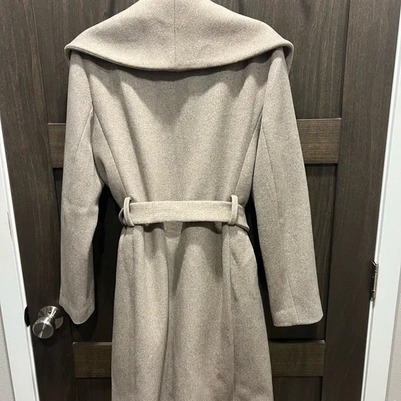Ann Taylor shawl collared tie waste winter coat. Excell condition. - Picture 3 of 5